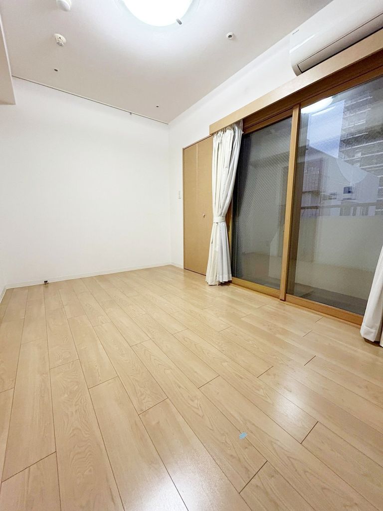 居室・リビング　※前回募集時写真約5.8帖洋室照明は性能保証外、カーテンは…