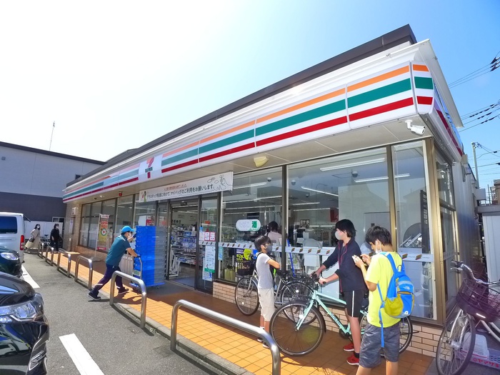 コンビニ　セブンイレブン（コンビニ）まで112m