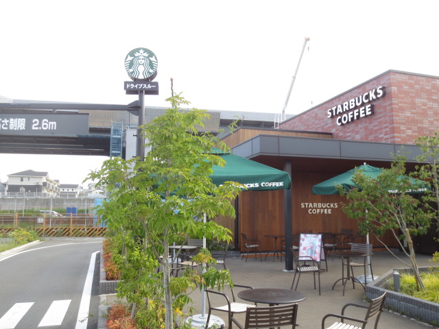 飲食店　スターバックスコーヒー 伊勢原成瀬店（飲食店）まで439m