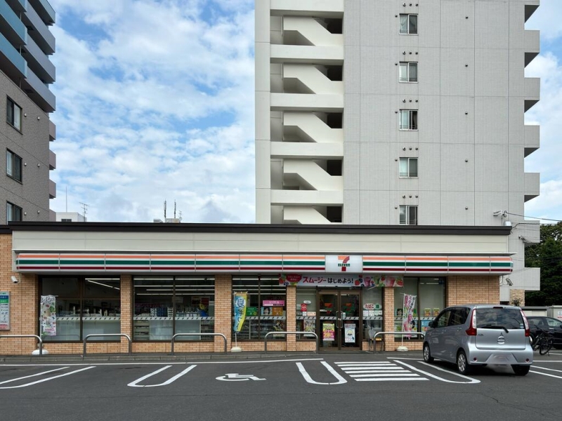 コンビニ　セブンイレブン札幌南6条西18丁目店（コンビニ）まで319m