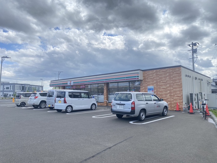 コンビニ　セブンイレブン仙台富沢駅東店（コンビニ）まで250m
