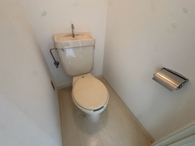 トイレ　清潔感のあるトイレですね。