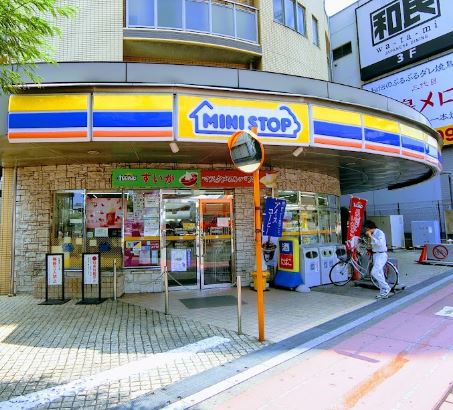 コンビニ　ミニストップ 大鳥居駅前店（コンビニ）まで327m
