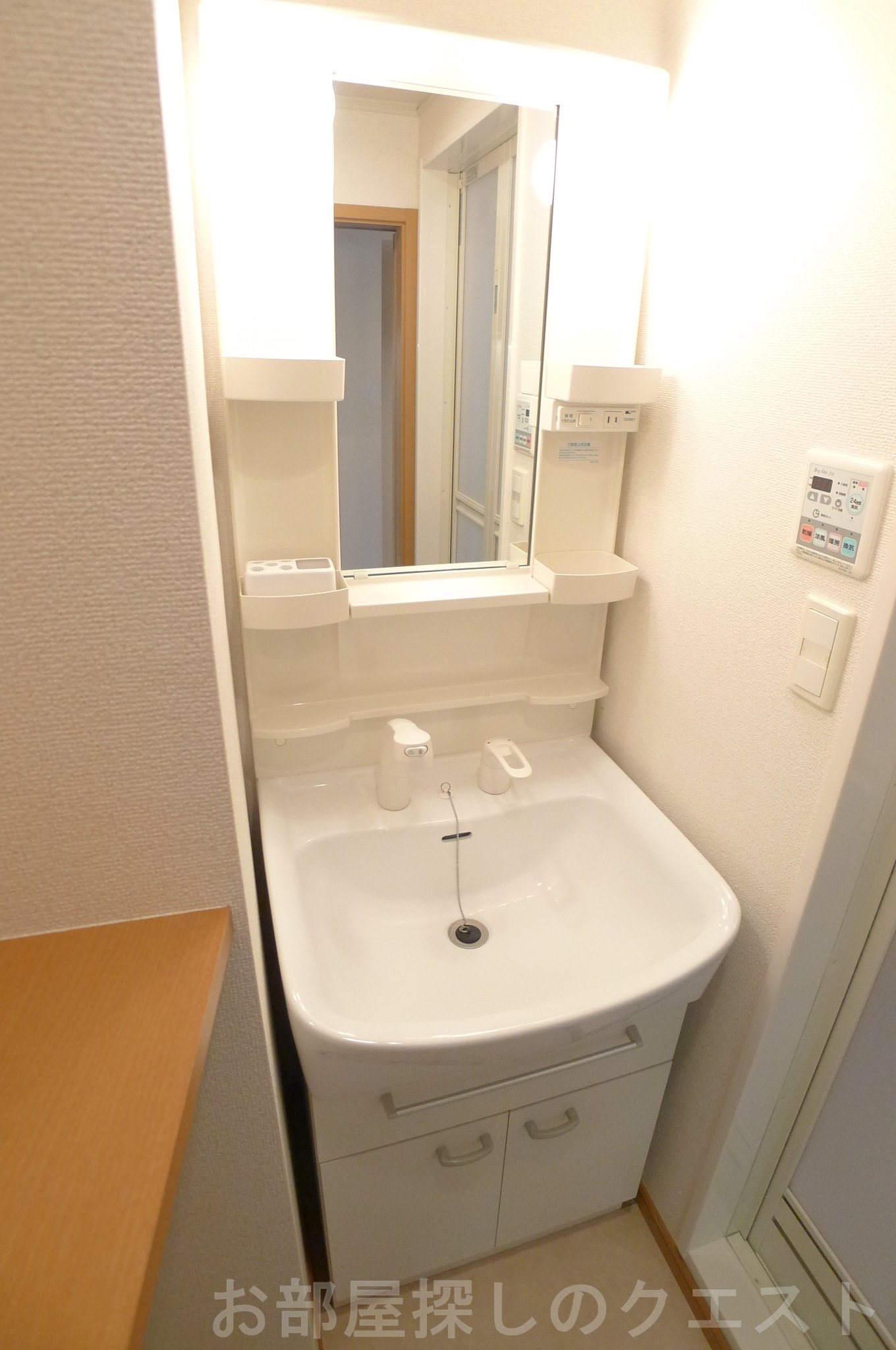 洗面設備　（写真は同タイプ反転）