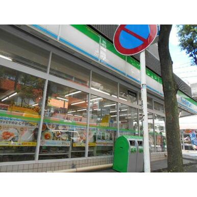 コンビニ　ファミリーマート 西葛西駅前店（コンビニ）まで2249m
