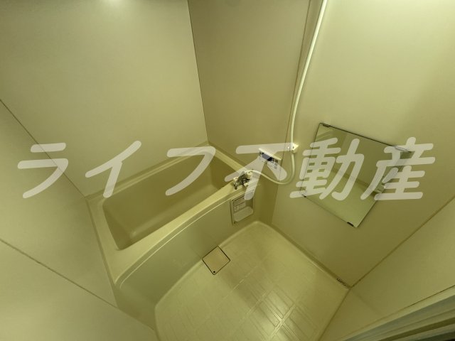 バス・シャワールーム　コンパクトで使いやすいお風呂です