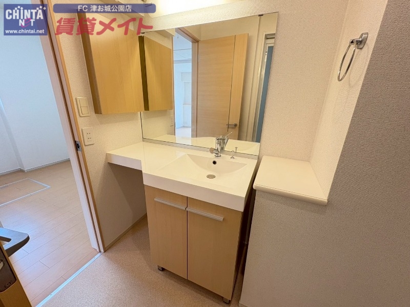 洗面設備　同型タイプ反転