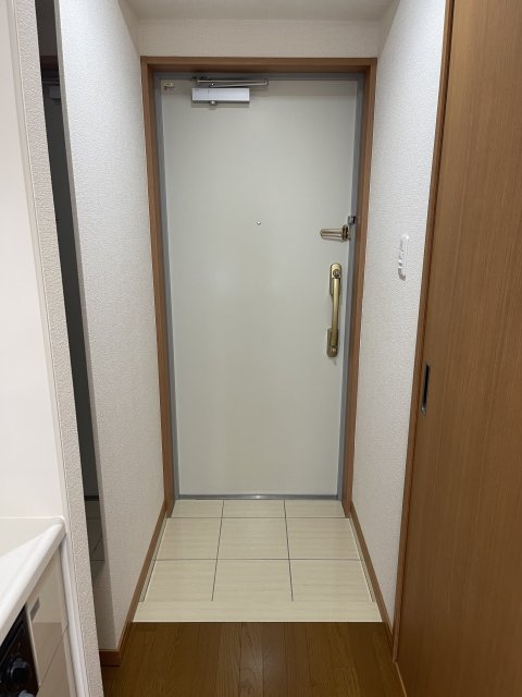 玄関　同物件別号室