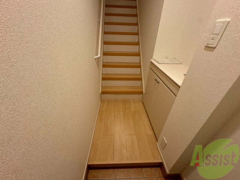 玄関　玄関からの様子です。すぐ部屋が見えないのは安心ですね。