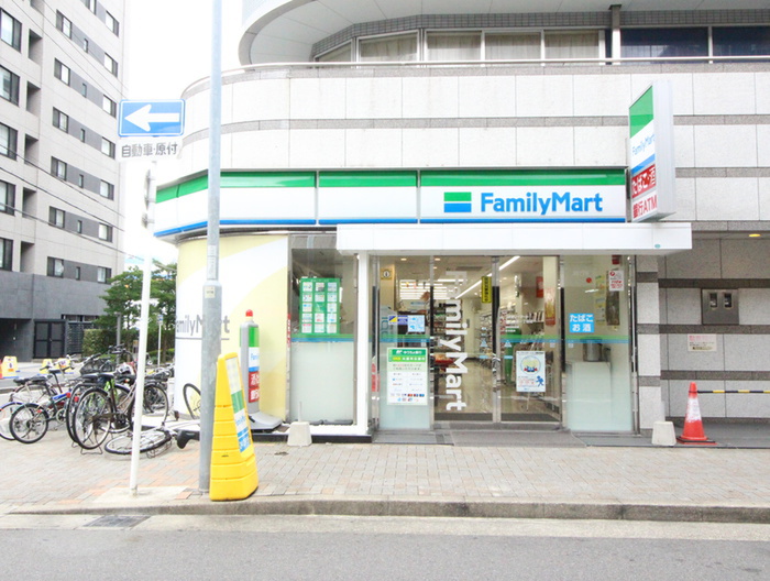 コンビニ　ファミリーマート名古屋栄1丁目店（コンビニ）まで119m