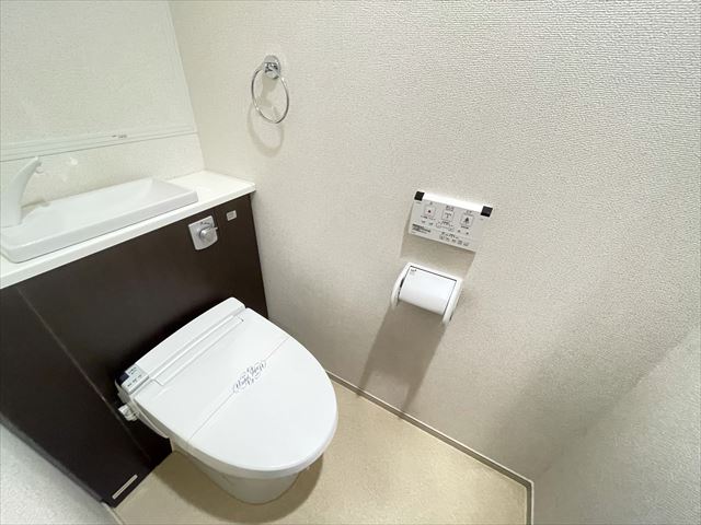 トイレ　温水洗浄便座