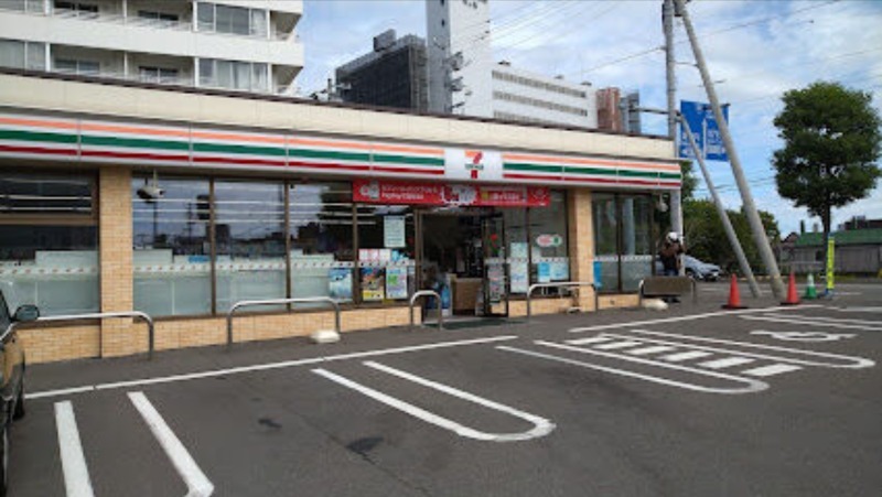 コンビニ　セブンイレブン札幌中の島1条7丁目店（コンビニ）まで730m
