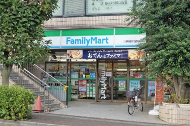 コンビニ　ファミリーマート　川崎梶が谷駅前店（コンビニ）まで392m