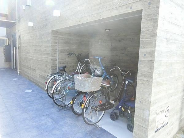 ロビー　自転車置き場！