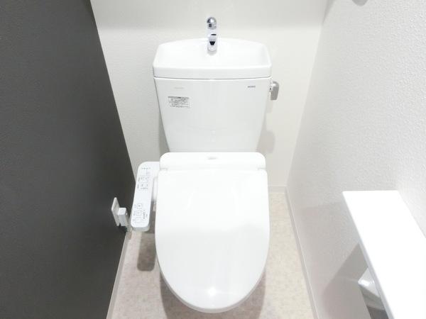 トイレ　同型モデル。