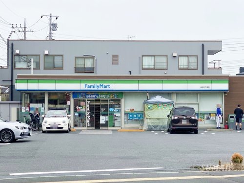 コンビニ　ファミリーマート新田三丁目店（コンビニ）まで397m