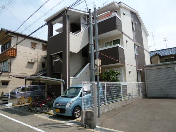 建物外観　閑静な環境と綺麗な佇まいです！