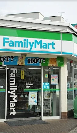 コンビニ　ファミリーマートスバル森小路店（コンビニ）まで222m