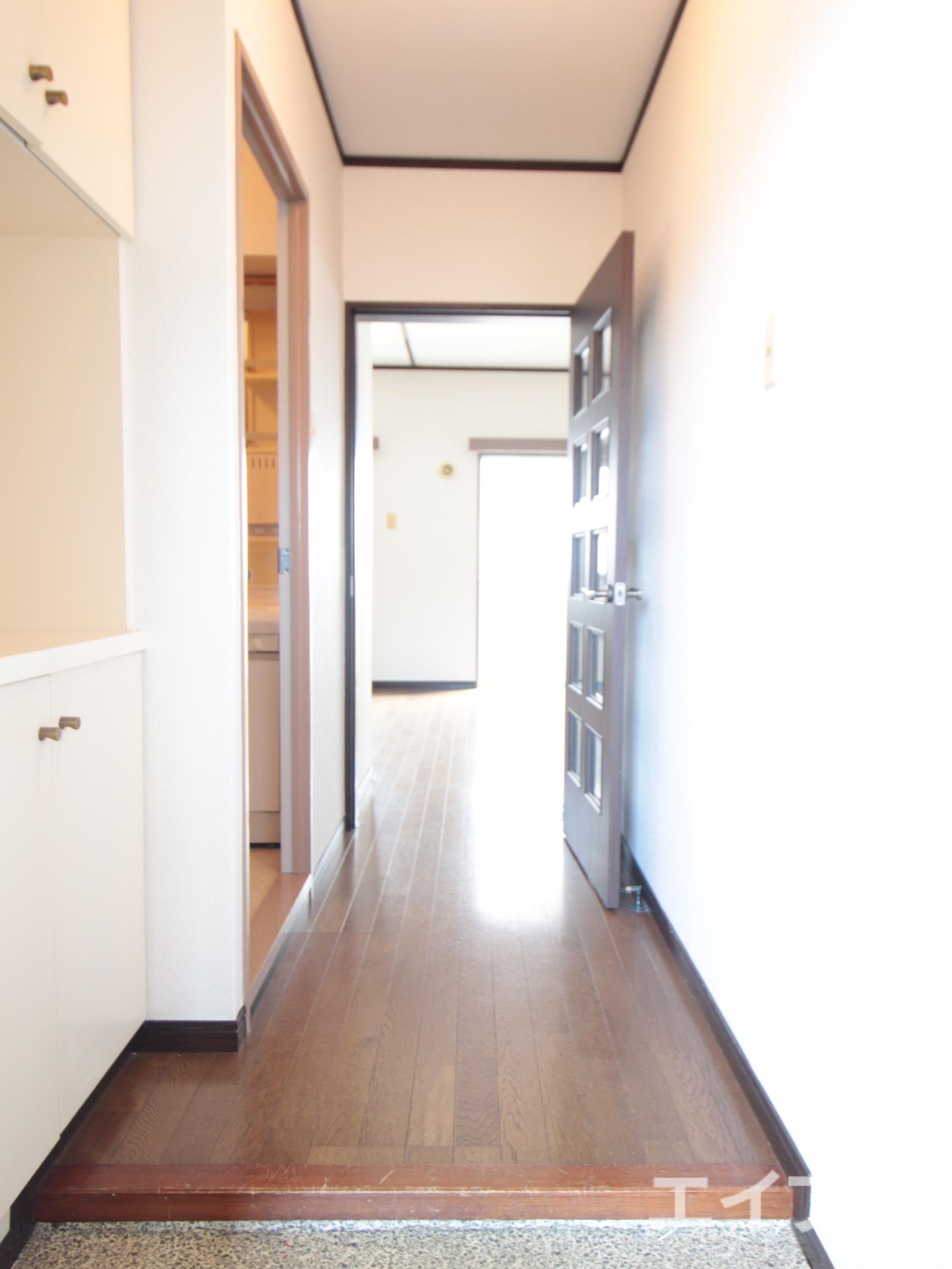 玄関　※同タイプのお部屋の写真です