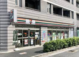 コンビニ　セブンイレブン 千代田鍛冶町2丁目店（コンビニ）まで1m