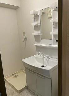 洗面設備　別部屋の参考写真です。現況有姿