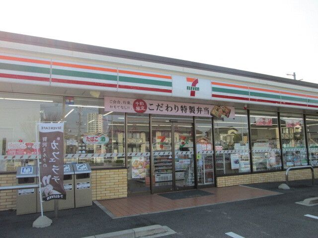 コンビニ　セブンイレブン（コンビニ）まで500m