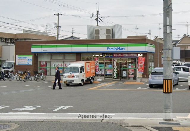 コンビニ　ファミリーマート（コンビニ）まで334m
