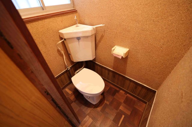 岡本如意貸家のトイレ写真