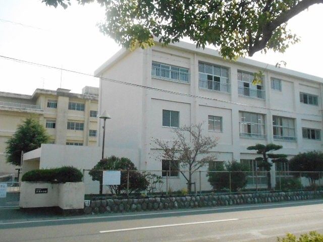 中学校　浜松市立北浜中学校（中学校）まで781m
