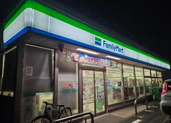 コンビニ　ファミリーマート千葉登戸四丁目店（コンビニ）まで340m