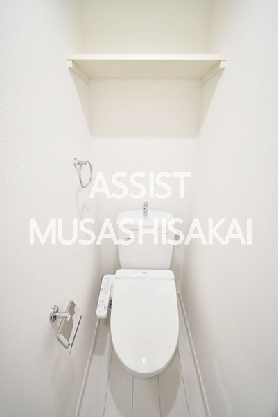トイレ　写真：設備同仕様の別物件です