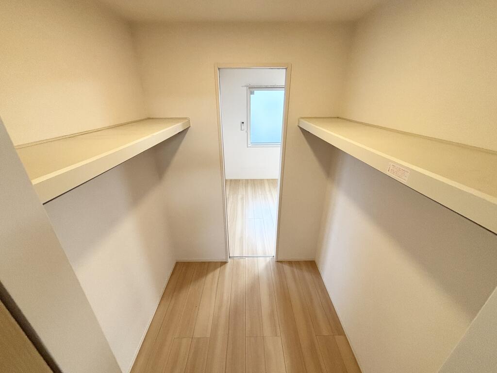 収納　ウォークスルー