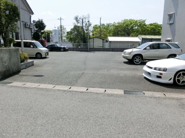 駐車場　ひろびろ駐車場