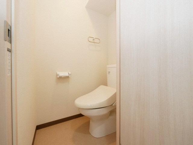 トイレ　落ち着いた空間のトイレです