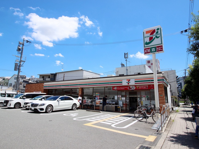 コンビニ　セブンイレブン（コンビニ）まで200m