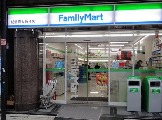 コンビニ　ファミリーマート経堂農大通り店（コンビニ）まで386m
