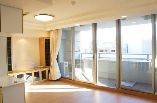 ハートヒルズ久屋大通の居間写真