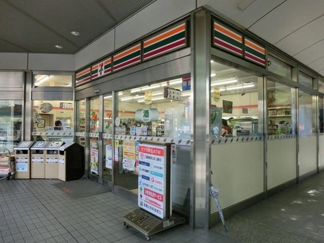コンビニ　セブンイレブン（コンビニ）まで572m