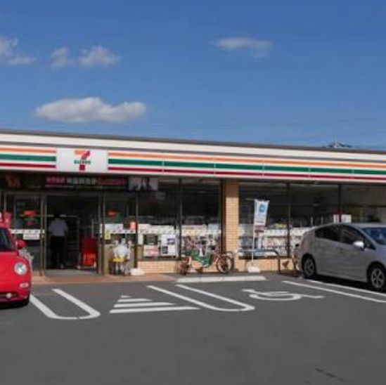 コンビニ　セブンイレブン八潮大瀬北店（コンビニ）まで434m