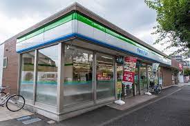 コンビニ　ファミリーマート 狛江中和泉一丁目店（コンビニ）まで402m