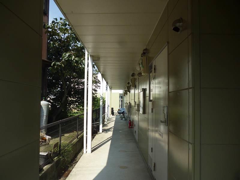 ＪＲ山陽本線 姫路駅 バス乗車時間：21分 最寄りバス停で下車 徒歩11分 2階建 築26年の玄関写真