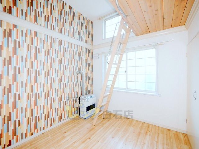 居室・リビング　窓が大きく明るいお部屋です♪