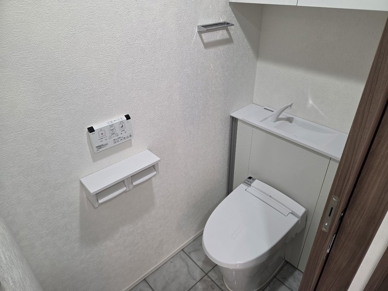 地下鉄烏丸線 丸太町駅 徒歩10分 5階建 築4年のトイレ写真