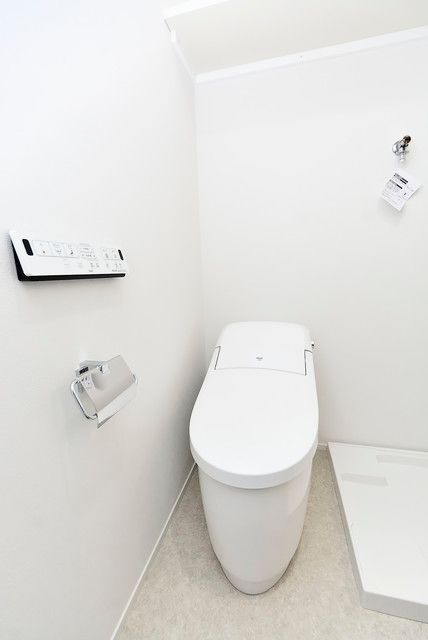 東急田園都市線 駒沢大学駅 徒歩10分 3階建 築5年のトイレ写真