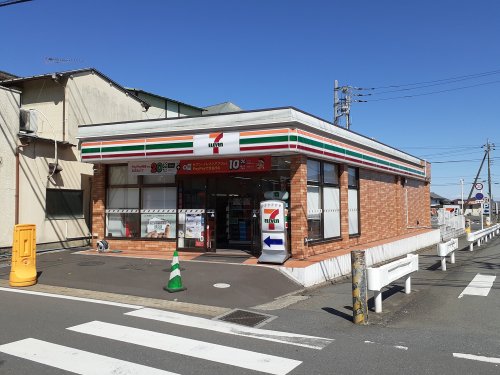 コンビニ　セブン-イレブン城西大前店（コンビニ）まで589m