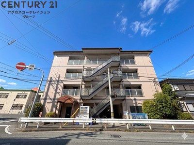 建物外観　敷地内駐輪場完備