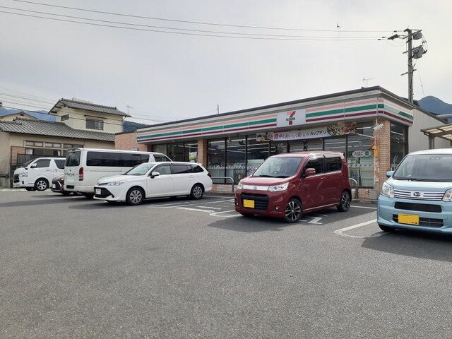 コンビニ　セブンイレブン福岡早良2丁目店（コンビニ）まで1800m