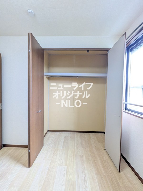収納　洋室収納☆棚がなく自由にレイアウト可能☆