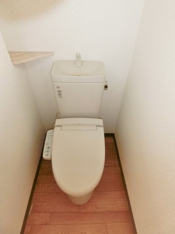 ＪＲ東金線 求名駅 徒歩25分 2階建 築46年のトイレ写真