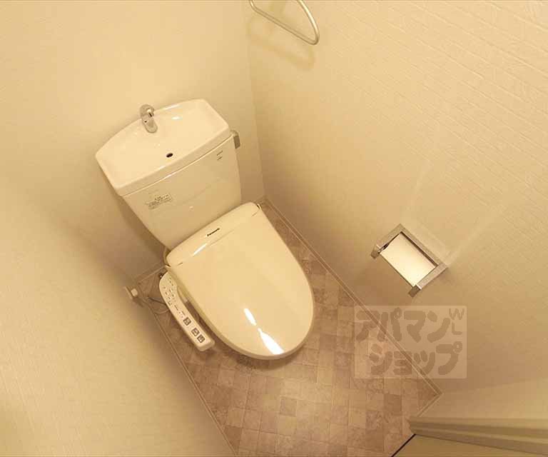 地下鉄烏丸線 北大路駅 徒歩9分 2階建 築18年のトイレ写真